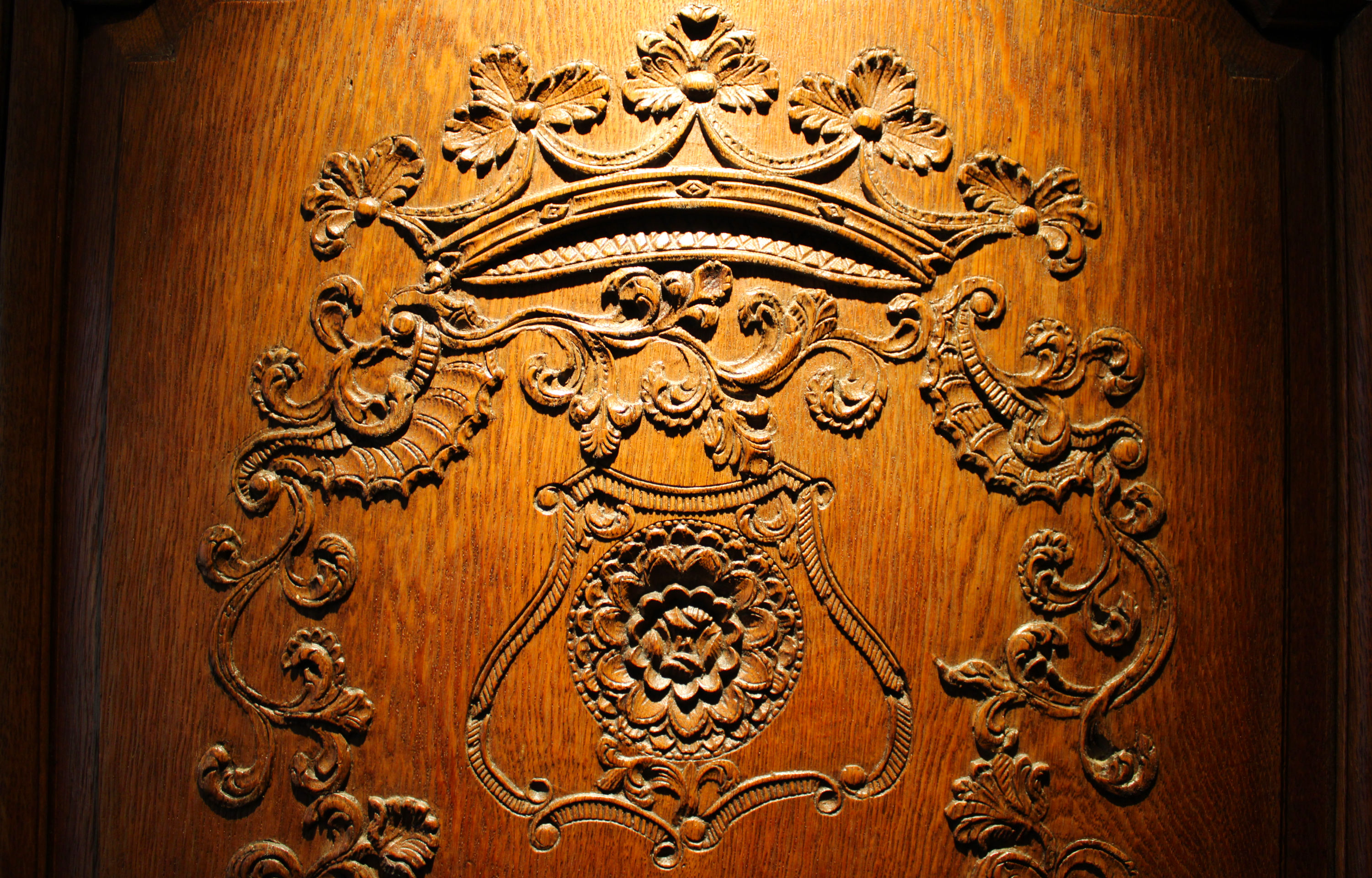 Élément central d’une porte de garde-robe produite par Nicolas Mathieu, menuisier à Vielsalm.