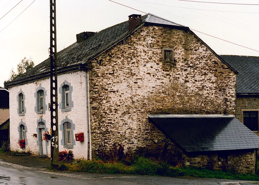 Vue latérale de la Blanche Maison Photographie non datée de la Blanche Maison retrouvée par le Centre de Documentation de l'Agence wallonne du Patrimoine © SPW / AWaP