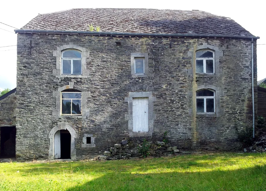 Reportage photographique réalisé le 07 août 2011 par Gilles Pirlot de Corbion Façade arrière de la Blanche Maison en date du 07 août 2011 lors de son acquisition Ⓒ 2025 CC BY-NC 4.0 Gilles Pirlot de Corbion