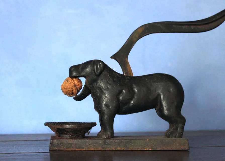 Témoins d'un art de vivre aujourd'hui disparu, les ustensiles de la Blanche Maison sont façonnés par des artisans ingénieux et talentueux.