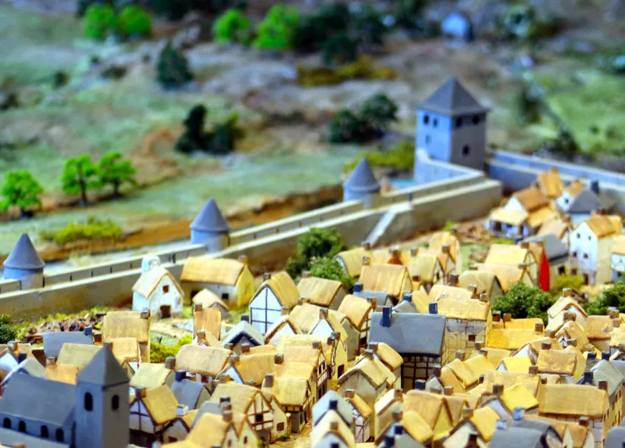 Marche-en-Famenne est remarquablement rénovée en implantant de nombreuses nouvelles destinations au patrimoine, tout en gardant une harmonie architecturale dans son tissu urbain.