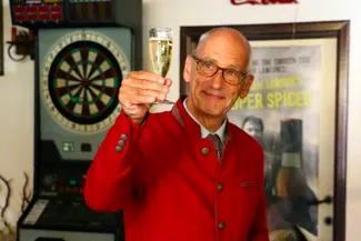 Gilles Pirlot de Corbion porte un toast en début de réception. Ⓒ 2025 CC BY-NC 4.0 Didier Misson Gilles Pirlot de Corbion porte un toast aux invités