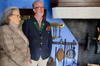 Françoise Fincoeur et Hubert de Biolley sont dans la cuisine de la Blanche Maison. Ⓒ 2025 CC BY-NC 4.0 Didier Misson Françoise Fincoeur et Hubert de Biolley, deux administrateurs de la fondation La Blanche Maison