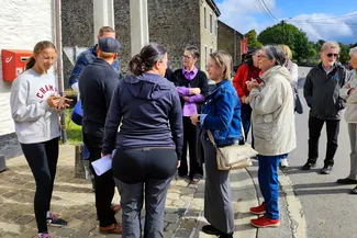 Le soleil était de la partie le jour de l’inauguration de la Blanche Maison. Ⓒ 2025 CC BY-NC 4.0 Didier Misson En cette matinée de septembre, les rayons du soleil réchauffent les invités à l’inauguration officielle