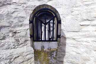 Niche votive située à droite de la façade avant de la Blanche Maison Ⓒ 2025 CC BY-NC 4.0 Didier Misson
