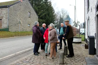 Cœur battant du village de Nisramont le temps d'une après-midi festive, la Blanche Maison accueille des personnalités des villages avoisinants telles que Caroline Annet et son époux José Annet,  éleveurs de bovins bio à la Ferme du Vivrou à Hubermont.