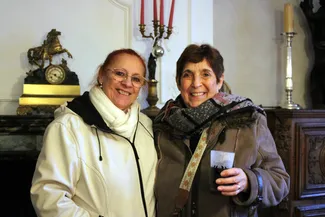 Au terme de leur visite, les deux sœurs qui ont vécu à la Blanche Maison durant leur enfance sont ravies de leur participation au goûter de Noël à Nisramont.