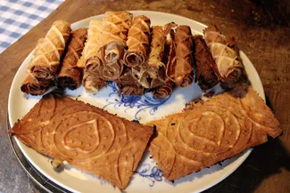 Les oublies d'Annie sont sur la table de la cuisine de la Blanche Maison