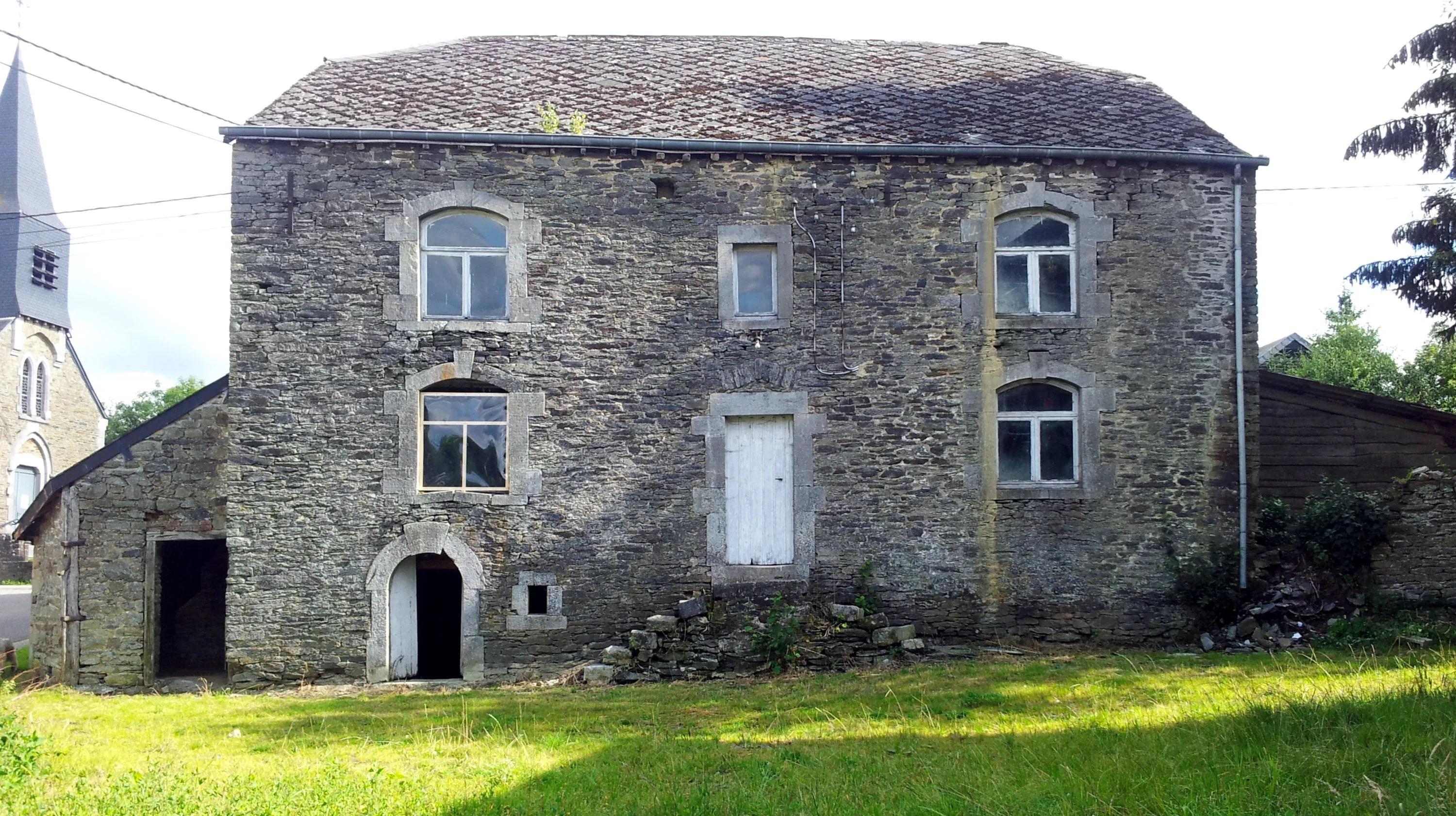 Façade arrière de la Blanche Maison en date du 07 août 2011 lors de son acquisition Ⓒ 2025 CC BY-NC 4.0 Gilles Pirlot de Corbion