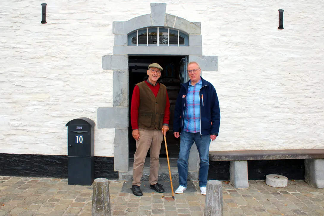 Gilles Pirlot de Corbion et Jean-Marc Decerf devant la Blanche Maison, le 23 septembre 2025, avant une interview diffusée en direct sur Vivacité